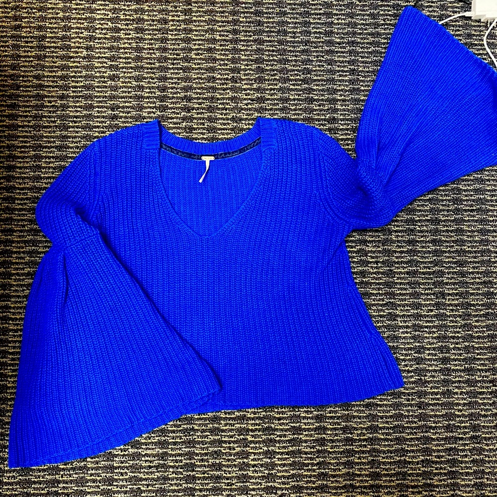 Free People women’s long sleeve sweater 100% cotton flared bell sleeves ADORBS M